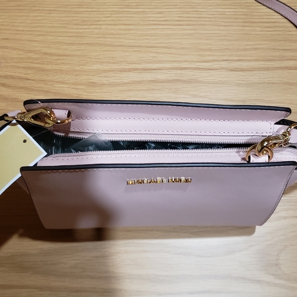 NWT Michael Kors Selma messenger - Picture 3 of 7
